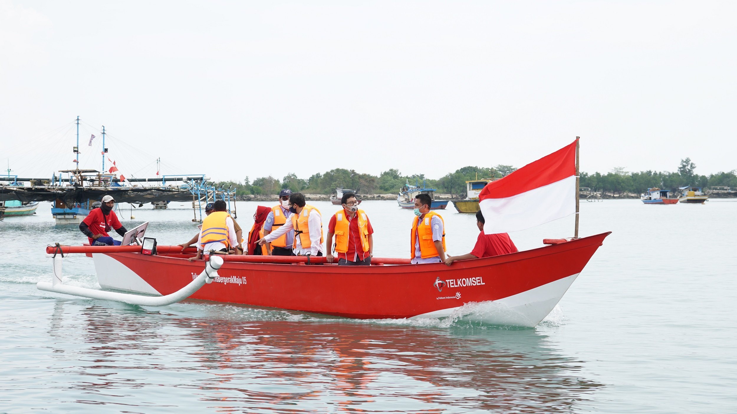 Telkomsel Serahkan Bantuan Kapal Penangkap Ikan  Techbiz ID