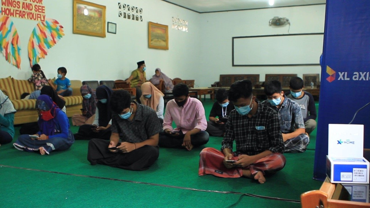 Karyawan XL Axiata Salurkan Donasi Pendidikan di Aceh ...