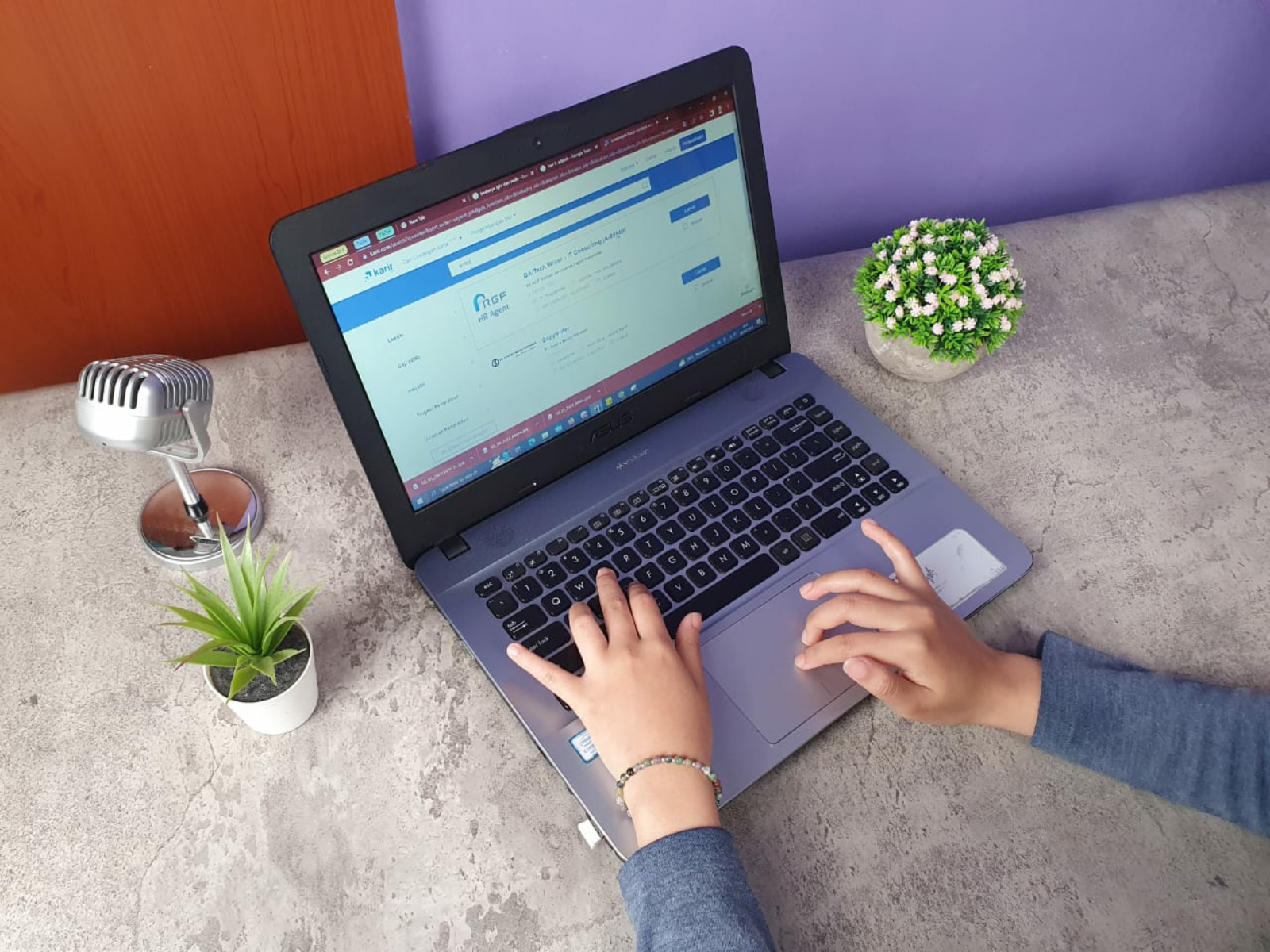 Tips Mencari Kerja Secara Online – Techbiz.ID