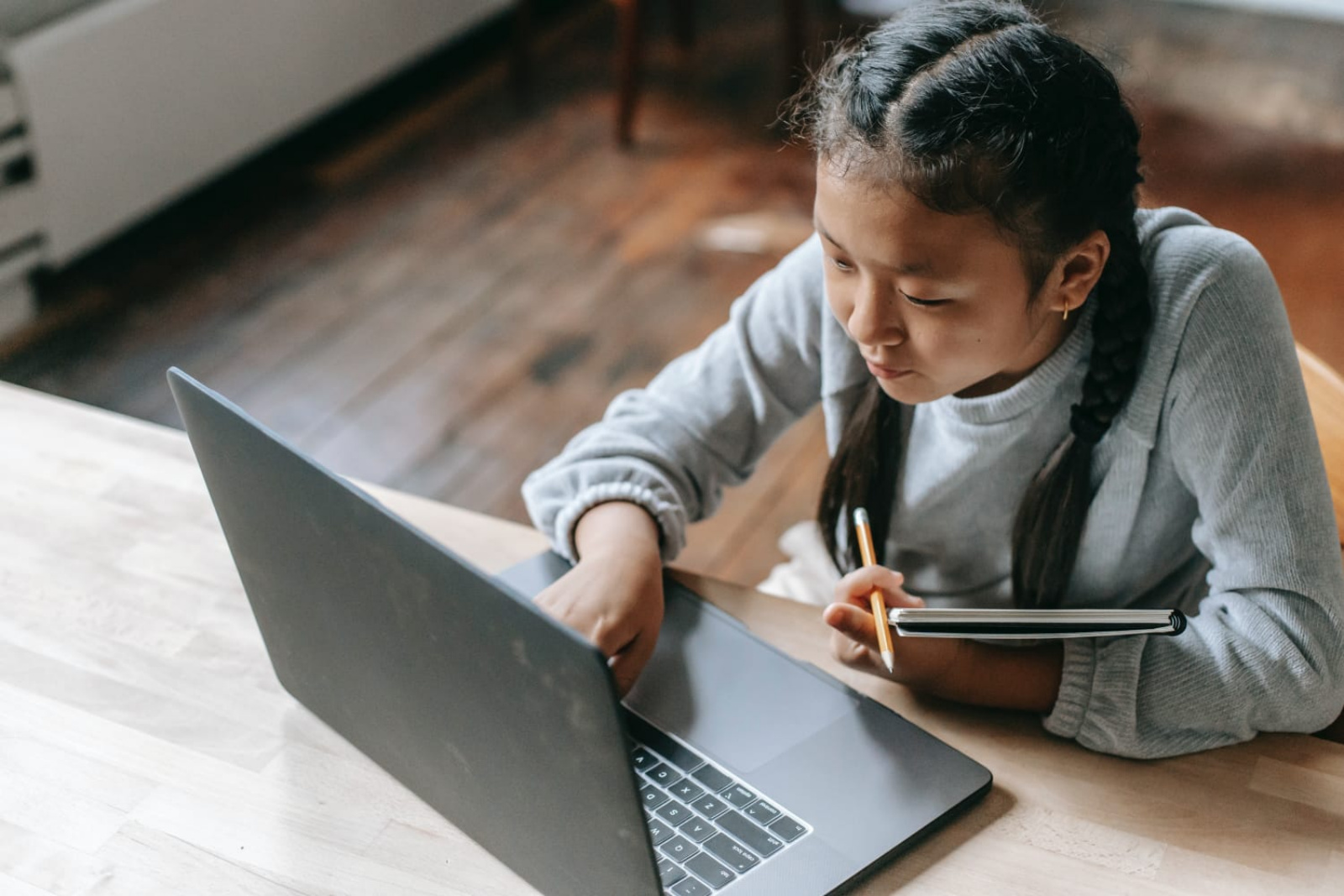 Tips Mendidik Anak dengan Internet